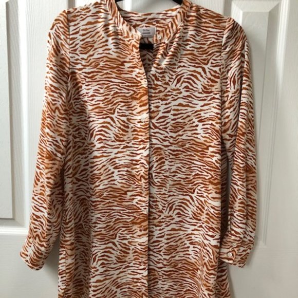 Aritzia Little moon Zebra Buttondown - Picture 1 of 3